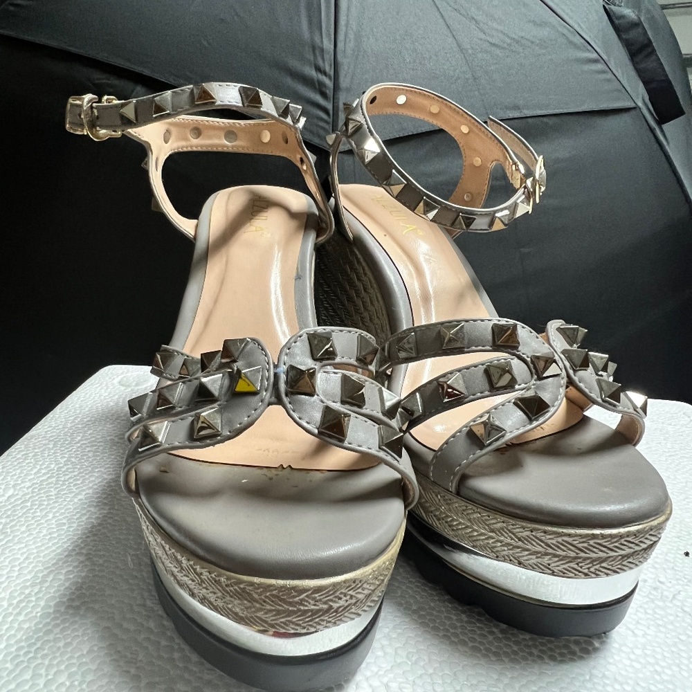 Beautiful Stud Platform Wedges